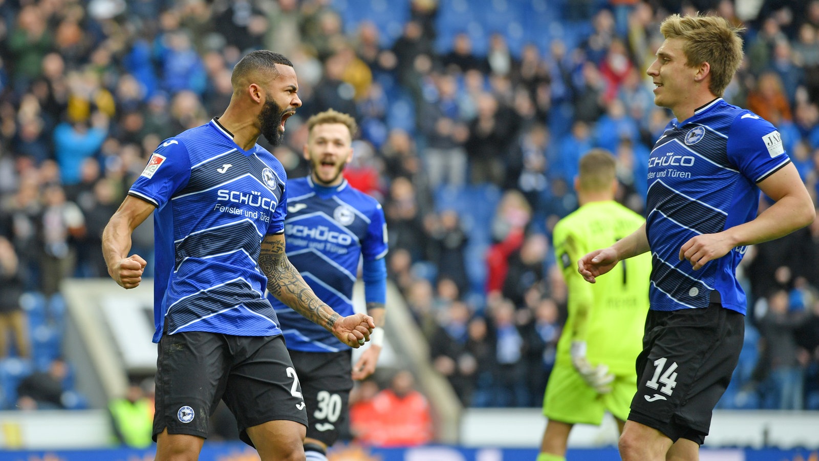 Jóan Símun Edmundsson var millum málskjúttarnar hjá Arminia Bielefeld í dag