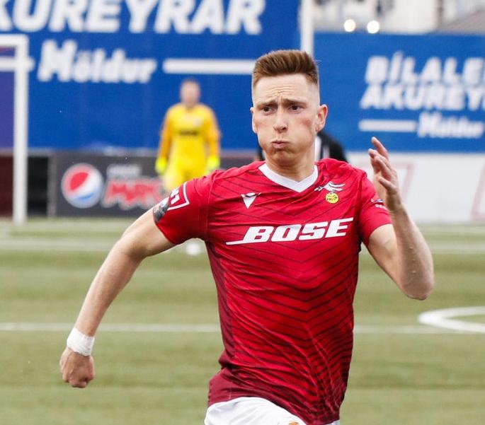 Tað gjørdist ein góður dagur hjá Kaj Leo í Bartalsstovu og liðfeløgunum í Vali, ið vunnu 5-1 á Víkingi Reykjavík á útivølli