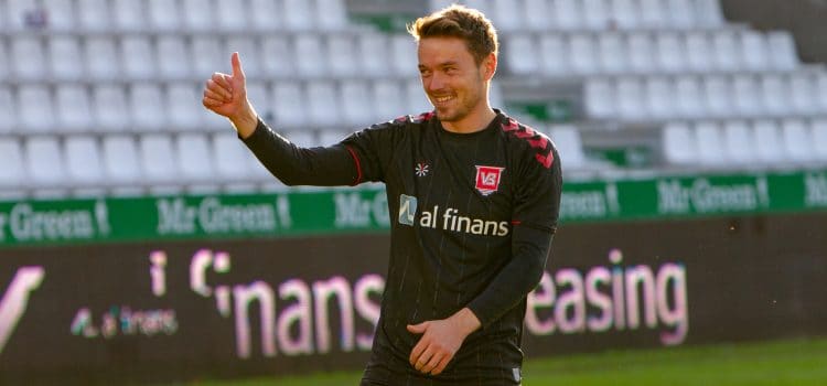 Viljormur Davidsen var við frá byrjan, tá lið hansara, Vejle vann 1-0 á HB Køge á heimavølli (Mynd: Vejle Boldklub)
