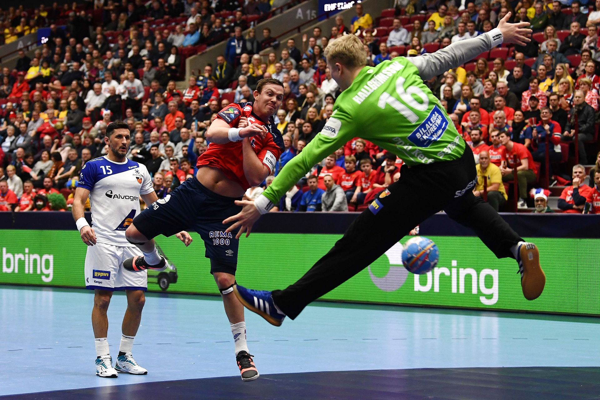 Sander Sagosen eru til reiðar at spæla EM-hálvfinal eftir dagsins dystir. Sí samandráttir niðanfyri